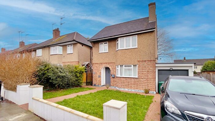 2 Bedroom Flat To Rent In Connaught Road, Barnet, EN5