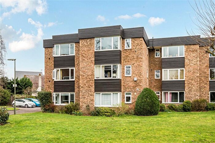 1 Bedroom Flat For Sale In Mount Felix, Walton-On-Thames, KT12