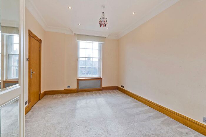 3 Bedroom Flat To Rent In St. Johns Wood Road, St. Johns Wood Court, NW8