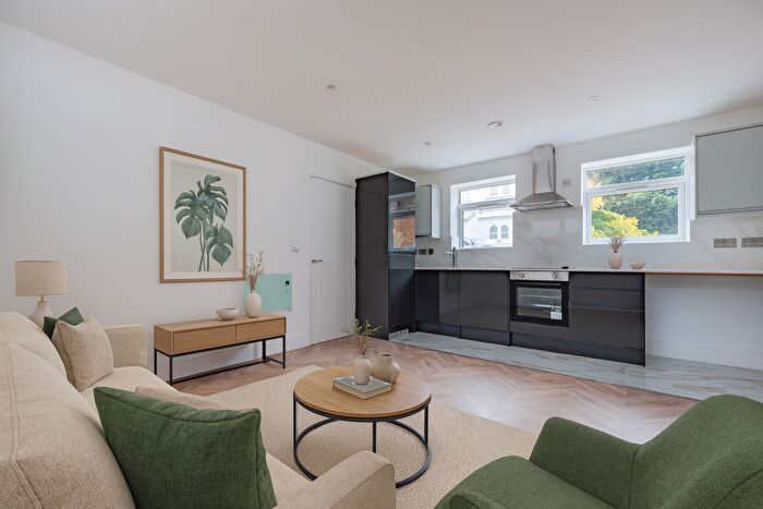 2 Bedroom Flat For Sale In Elmdene Road, London, SE18