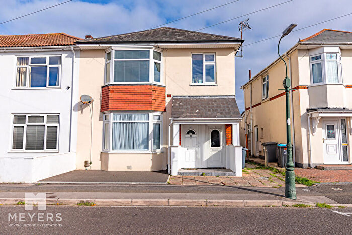 2 Bedroom Flat For Sale In Elmes Road, Bournemouth, BH9