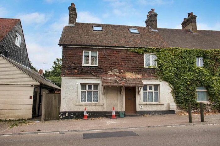 3 Bedroom Cottage For Sale In Deal Road, Swingate, CT15