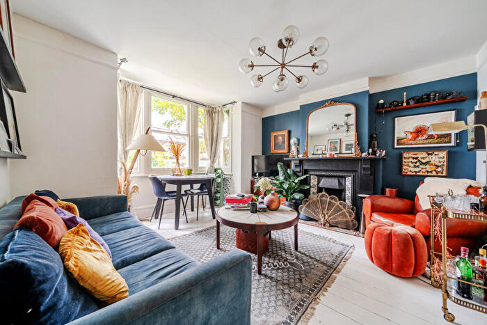 1 Bedroom Maisonette For Sale In Belvoir Road London, East Dulwich, London, SE22