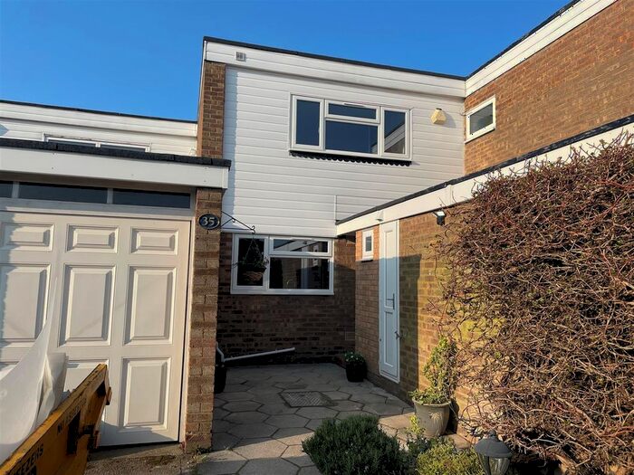 3 Bedroom Link Detached House To Rent In Tandridge Drive, Orpington, BR6