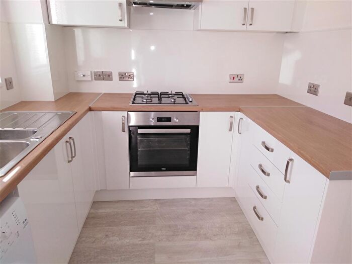 2 Bedroom End Of Terrace House To Rent In Broad Haven Close, SA5