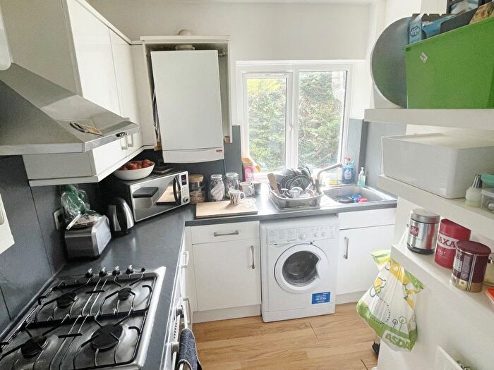 2 Bedroom Flat To Rent In Manor Court, Totteridge, N20