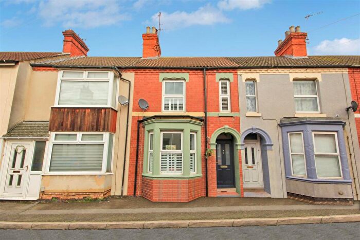 3 Bedroom Terraced House For Sale In Sartoris Road, Rushden, NN10