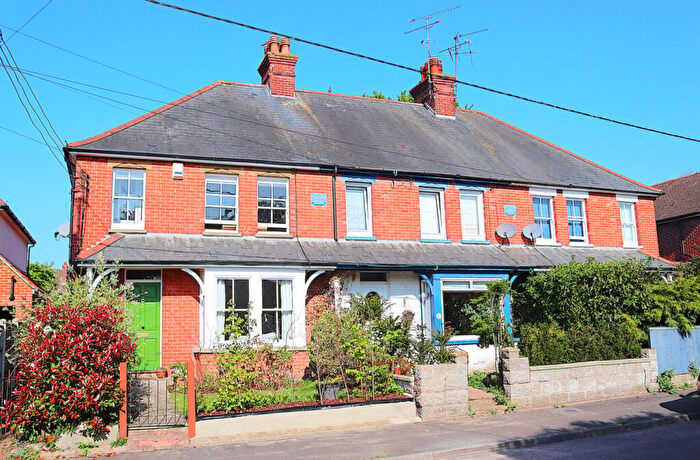 3 Bedroom Semi-Detached House For Sale In Elmsleigh Road, Farnborough, GU14