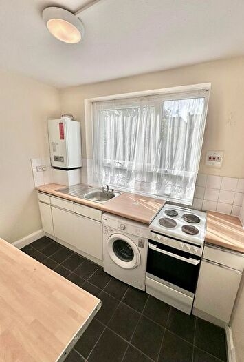 1 Bedroom Flat To Rent In London, SW9
