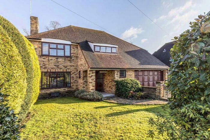 5 Bedroom Detached House To Rent In Woodlands Drive, Sunbury-On-Thames, TW16