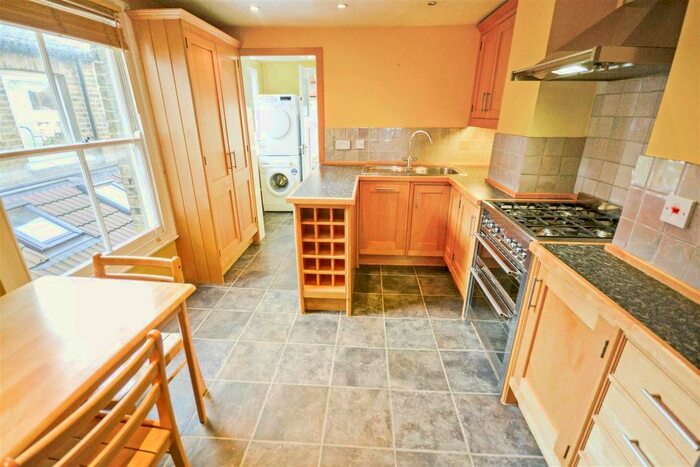 2 Bedroom Flat To Rent In Russell Road, London, SW19