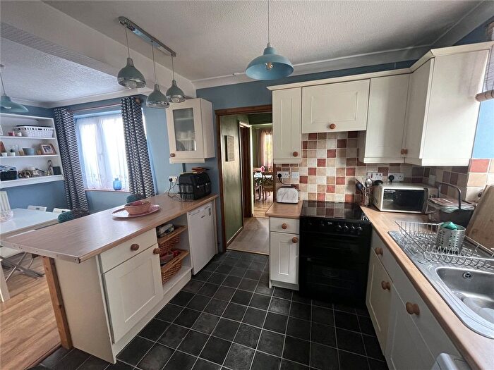 5 Bedroom Semi-Detached House For Sale In Dalling Drive, Houghton Regis, Dunstable, Bedfordshire, LU5