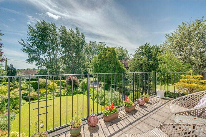 2 Bedroom Apartment For Sale In St. Helens Lane, Leeds, West Yorkshire, LS16