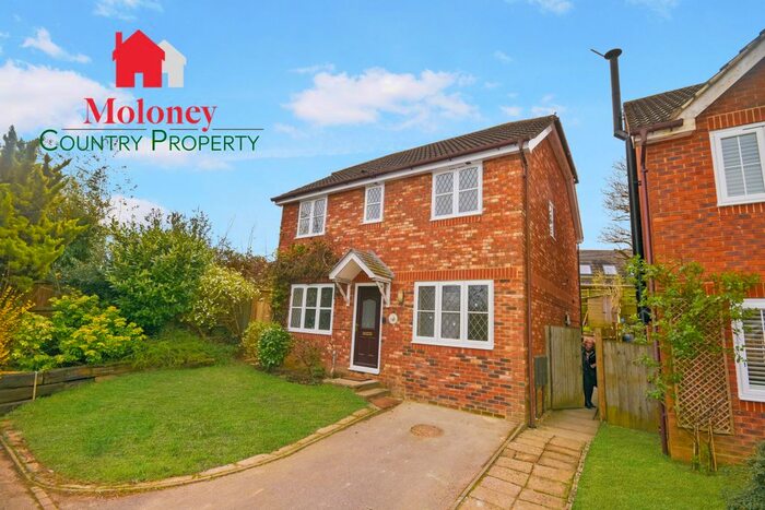 5 Bedroom Detached House For Sale In Farleys Way, Peasmarsh, Rye, TN31