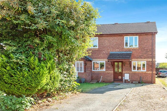 2 Bedroom End Of Terrace House For Sale In Coopers Green, Bicester, OX26