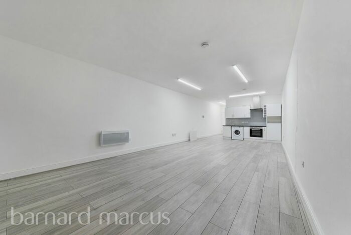 Studio To Rent In Chipstead Valley Road, Coulsdon CR5