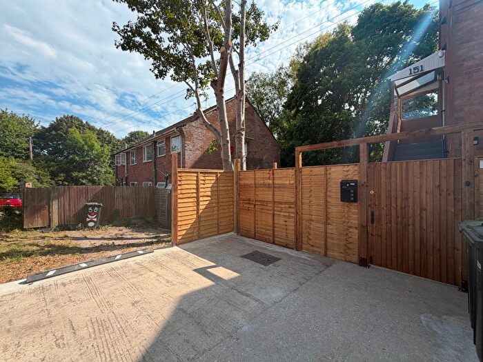 2 Bedroom Maisonette To Rent In Turners Road North, Luton, LU2