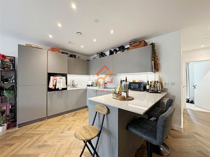 3 Bedroom Flat To Rent In Hodge House, Granville Road, London, NW6