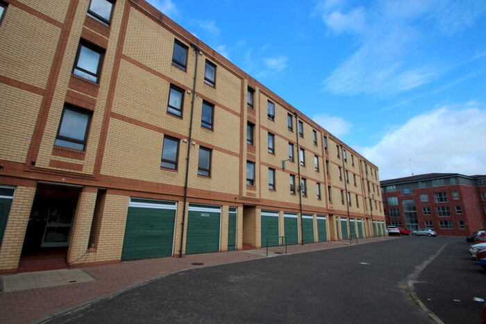 2 Bedroom Flat To Rent In Middlesex Gardens, Kinning Park, G41