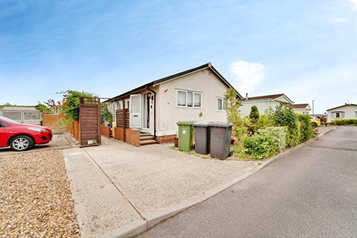 2 Bedroom Park Home For Sale In Lodge Road, Cranfield, Bedford, MK43