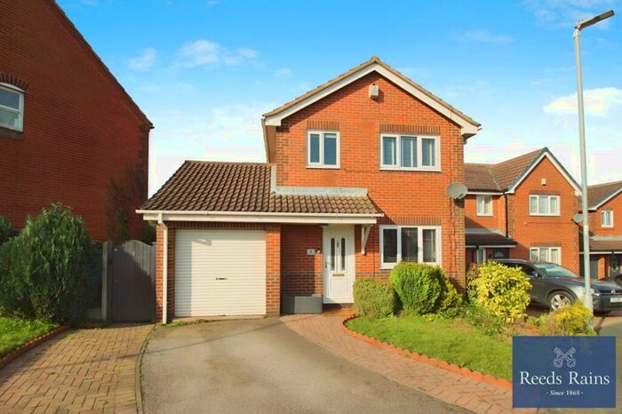 3 Bedroom Detached House For Sale In Shelley Crescent, Oulton, Leeds, West Yorkshire, LS26
