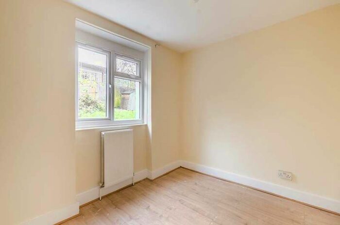 2 Bedroom Flat To Rent In Kelvin Grove, Sydenham, SE26