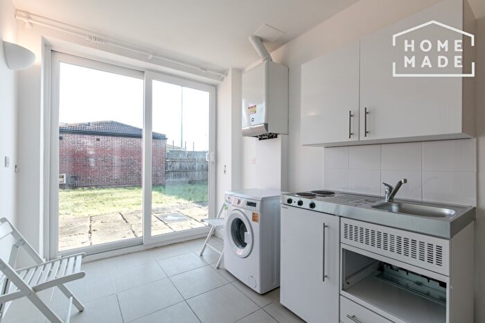 Studio To Rent In Greenford Avenue, W7
