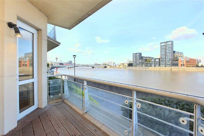 2 Bedroom Flat To Rent In Mendip Court, Chatfield Road, SW11