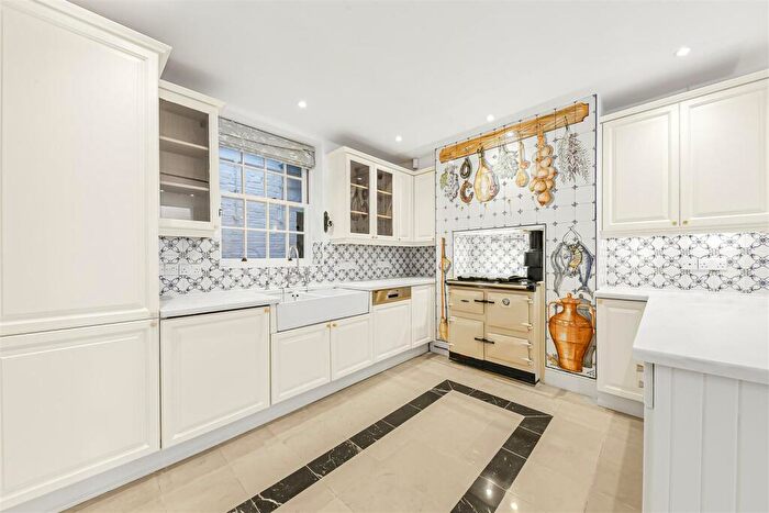 4 Bedroom House To Rent In Billing Road, Chelsea, SW10