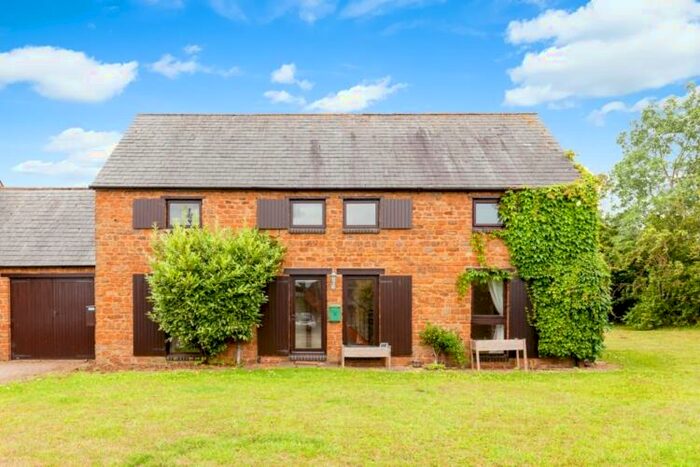 4 Bedroom Detached House To Rent In Balscote, Near Banbury, OX15