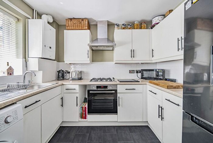 1 Bedroom Flat For Sale In Eastman Way, Haydock Court Eastman Way, KT19