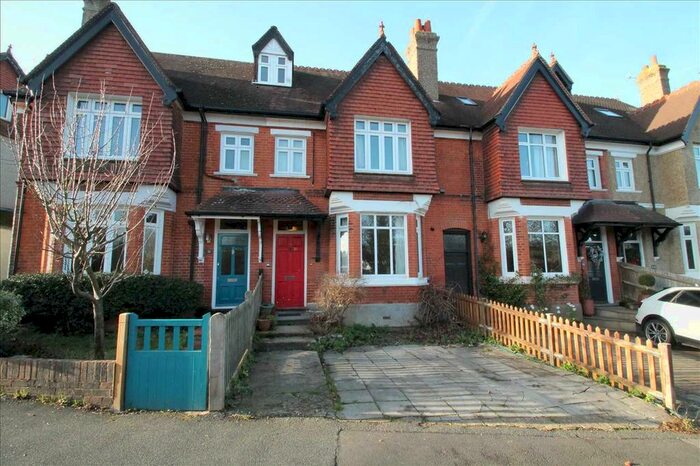 2 Bedroom Flat To Rent In Downs Road, Coulsdon, CR5