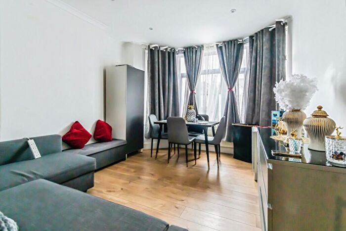 2 Bedroom Flat For Sale In Melfort Road, Thornton Heath, CR7