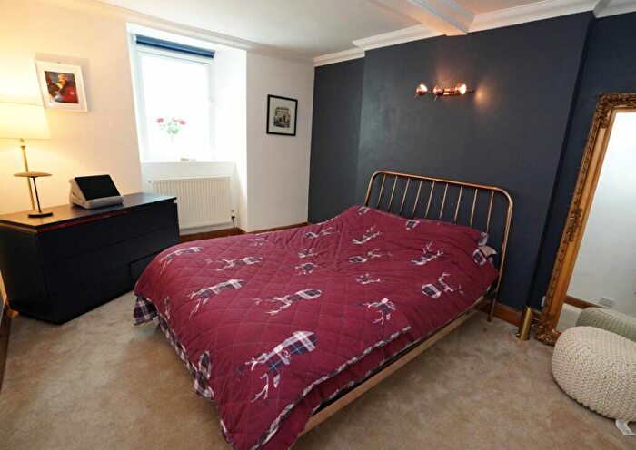 2 Bedroom Flat To Rent In Cheyne Street, Edinburgh, EH4