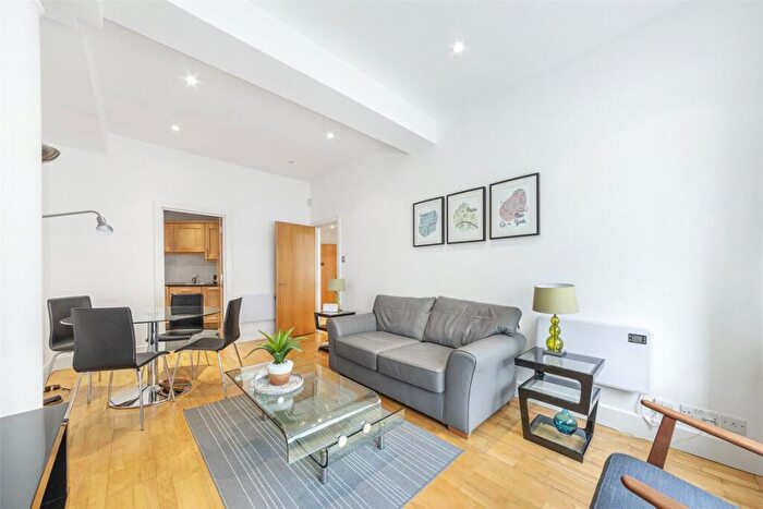 1 Bedroom Flat To Rent In Poppins Court, St Pauls, EC4A