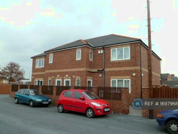 2 Bedroom Flat To Rent In Hoyland Common, Hoyland, Barnsley, S74