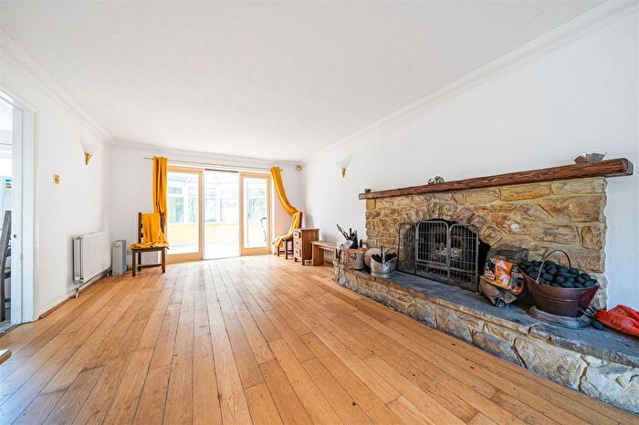5 Bedroom Detached House For Sale In Blackhouse Road, Colgate, RH13