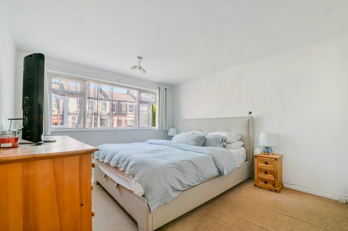 2 Bedroom Flat To Rent In Quicks Road, Wimbledon SW19