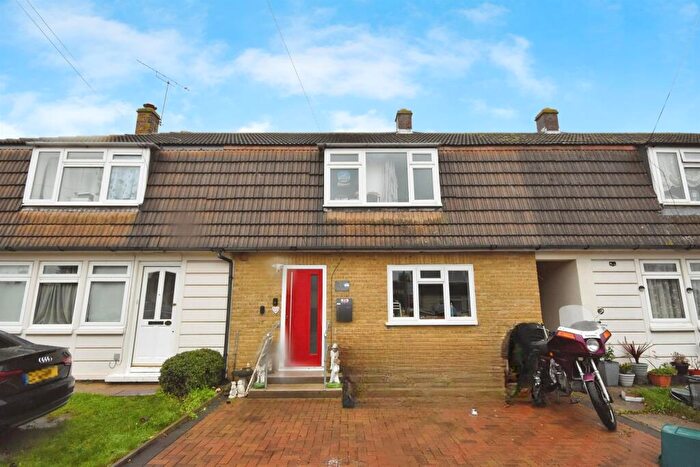 3 Bedroom Semi-Detached House For Sale In Church Avenue, Broomfield, Chelmsford, CM1