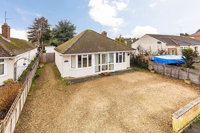 2 Bedroom Detached Bungalow For Sale In Sandleigh Road, Wootton, OX13
