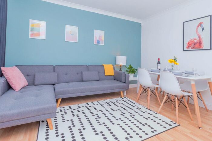 6 Bedroom Semi-Detached House To Rent In Broomfield, Guildford, GU2