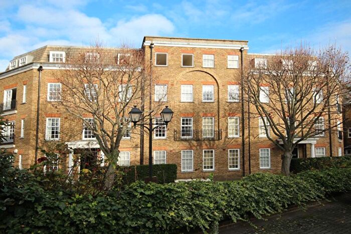 1 Bedroom Flat To Rent In Regents Bridge Gardens, South Lambeth, SW8