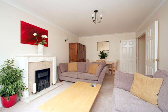 2 Bedroom Flat To Rent In Tooley Street, London, SE1