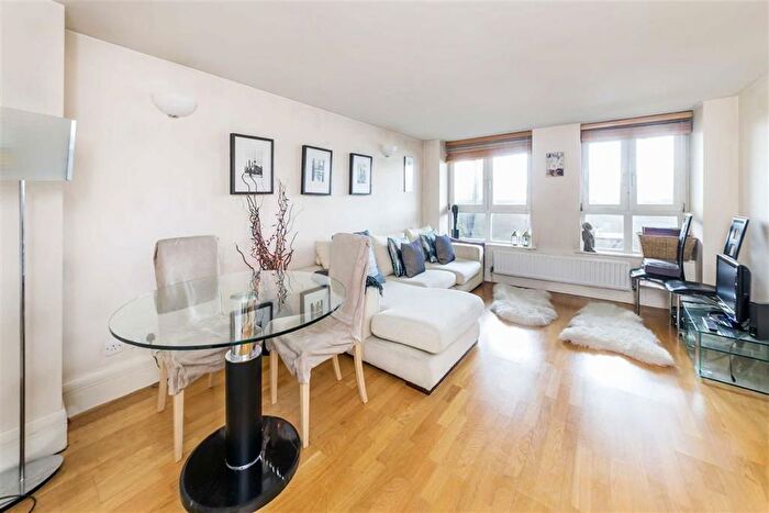 2 Bedroom Flat To Rent In Bermondsey Wall West, London, SE16