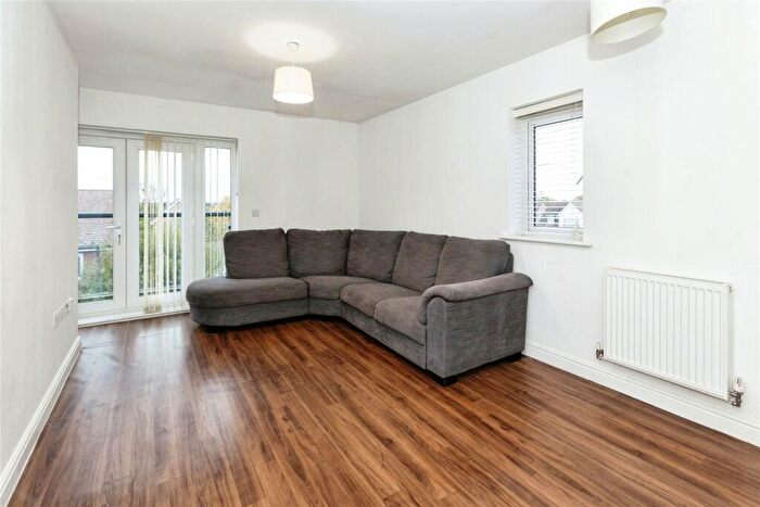2 Bedroom Flat For Sale In Chadwick Road, Slough, Berkshire, SL3