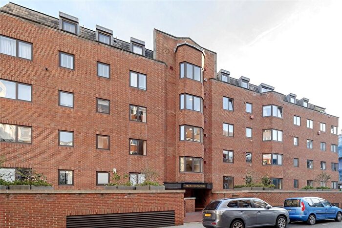 2 Bedroom Flat For Sale In Petyward, London, SW3