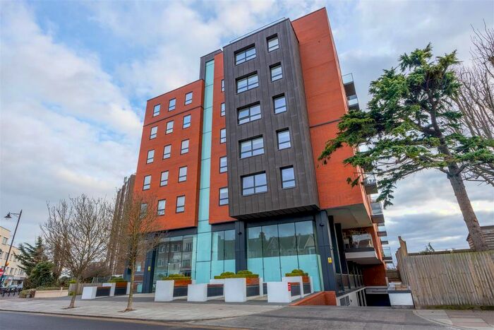 2 Bedroom Flat To Rent In Rectory Grove, Leigh-On-Sea, SS9