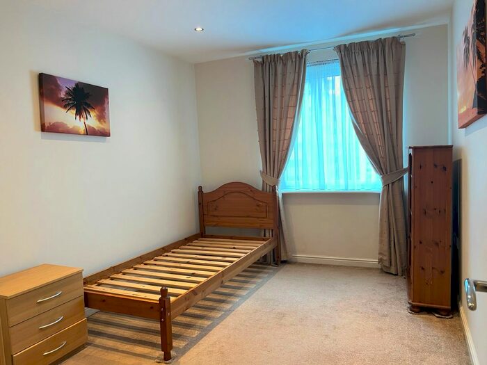 2 Bedroom Flat To Rent In Blenheim Centre, Hounslow, TW3