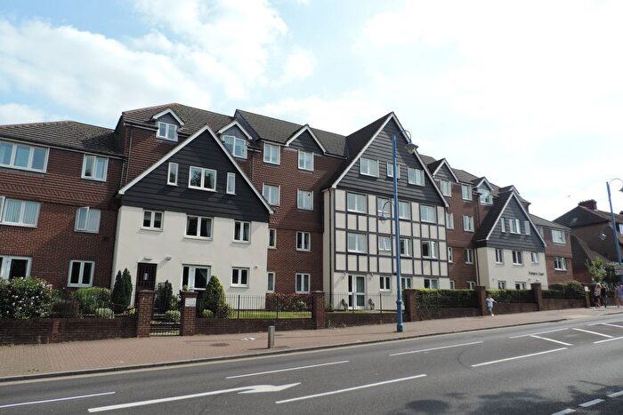 2 Bedroom Property To Rent In Over 's Only, Darkes Lane, Potters Bar, EN6
