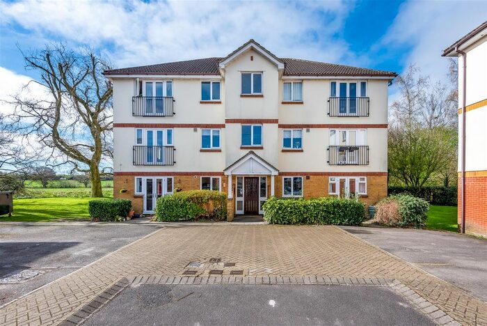 2 Bedroom Flat To Rent In Beechfield Drive, Devizes, SN10